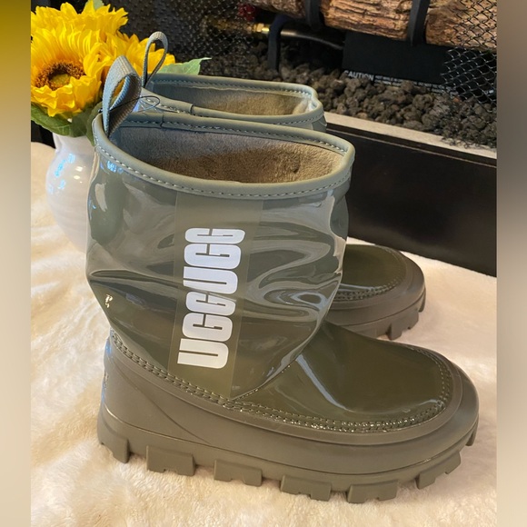 ✨NEW✨ UGG Women's Classic Brellah Rare Olive GREEN Mini Boot - Picture 3 of 7